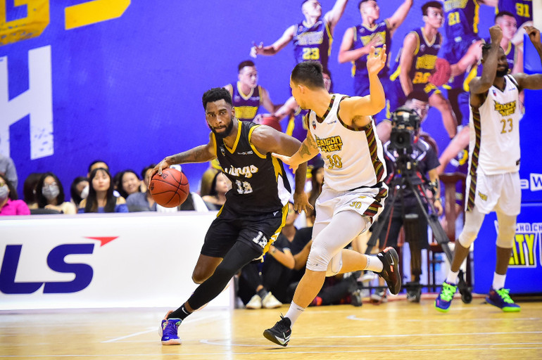 Desean Parsons giúp Ho Chi Minh City Wings sắc nét hơn trong những pha phản công ở hiệp 3.