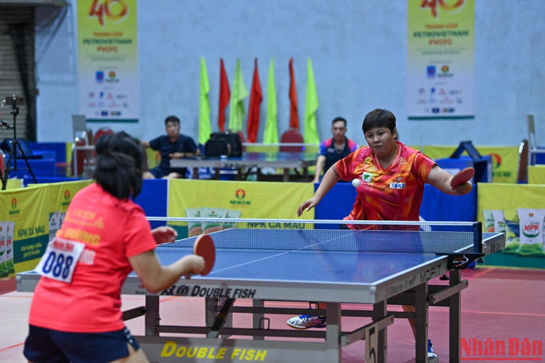 Mai Hoàng Mỹ Trang (TP Hồ Chí Minh 1) thi đấu trận chung kết tại nội dung đồng đội nữ.