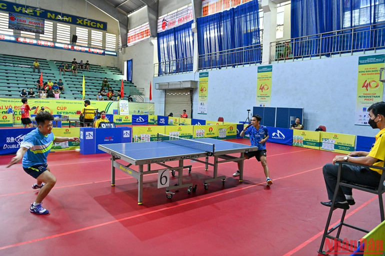 Trận bán kết đơn nam giữa Nguyễn Đức Tuân gặp Đinh Anh Hoàng.