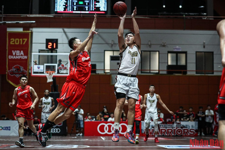 Võ Kim Bản chỉ ghi vỏn vẹn bốn điểm, có hiệu suất ném 2/20 và trượt sạch toàn bộ 13 cú ném ba.