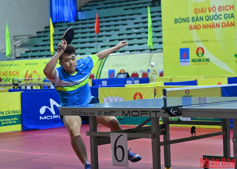 Thi đấu bùng nổ và xuất sắc hơn, Nguyễn Đức Tuân giành thắng lợi trong trận bán kết.