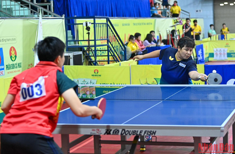 Mai Hoàng Mỹ Trang vượt qua Phan Hoàng Tường Giang để lọt vào vòng bán kết.