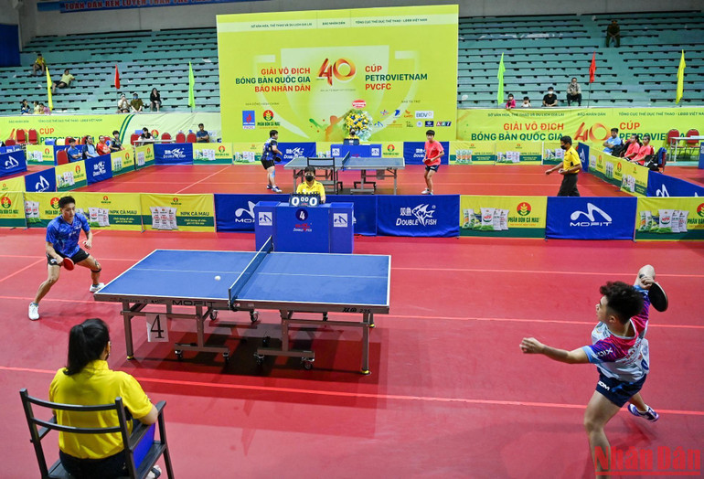 Trận chung kết đồng đội nam và đồng đội nữ tại nhà thi đấu thể thao tỉnh Gia Lại tối 14/7.