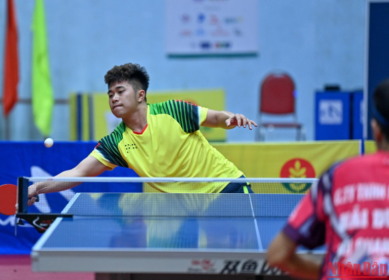 Mặc dù thi đấu cố gắng nhưng do chấn thương nên tay vợt Nguyễn Đức Tuân đành chấp nhận thua cuộc sau khi dẫn trước trong trận chung kết.