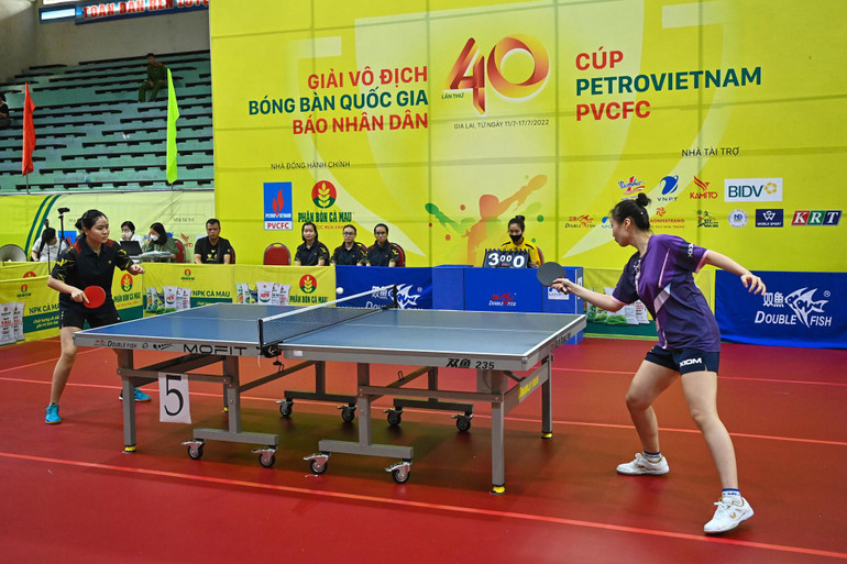 Hai hoa khôi bóng bàn Chung Thị Mỹ Huyền (Tây Ninh) và Nguyễn Thị Mai Phương (Hải Dương-Long Hải 2) tại nội dung đồng đội nữ.