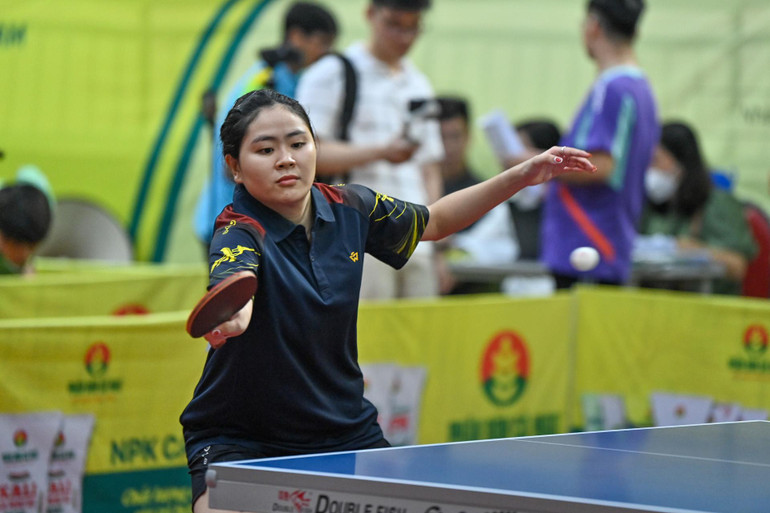 Hoa khôi bóng bàn năm 2018 Chung Thị Mỹ Huyền (Tây Ninh) thi đấu tại nội dung đồng đội nữ.