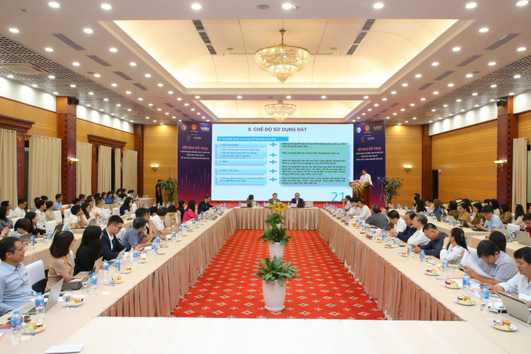 Quang cảnh hội nghị. Quang cảnh hội nghị.