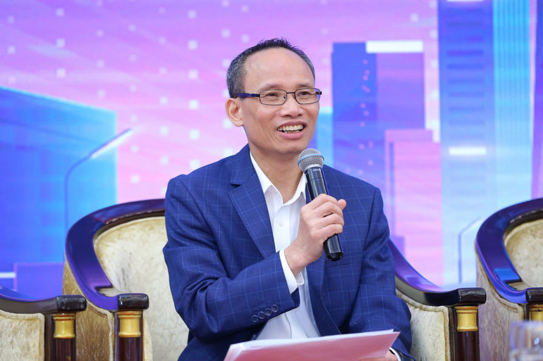 TS Cấn Văn Lực, chuyên gia Kinh tế trưởng BIDV, thành viên Hội đồng Tư vấn chính sách tài chính, tiền tệ quốc gia phát biểu tại hội nghị. TS Cấn Văn Lực, chuyên gia Kinh tế trưởng BIDV, thành viên Hội đồng Tư vấn chính sách tài chính, tiền tệ quốc gia phát biểu tại hội nghị.