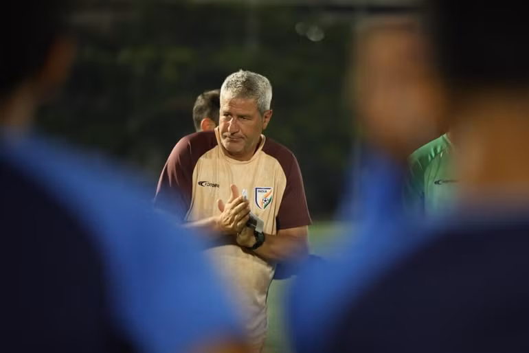 Huấn luyện viên Manolo Marquez của đội tuyển Ấn Độ. (Ảnh: AIFF)