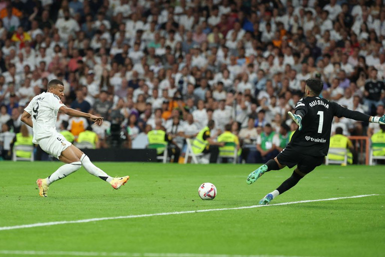Người hâm mộ Madrid chờ đợi Mbappe sẽ nổ súng ở El Clasico. (Ảnh: Getty) Người hâm mộ Madrid chờ đợi Mbappe sẽ nổ súng ở El Clasico. (Ảnh: Getty)