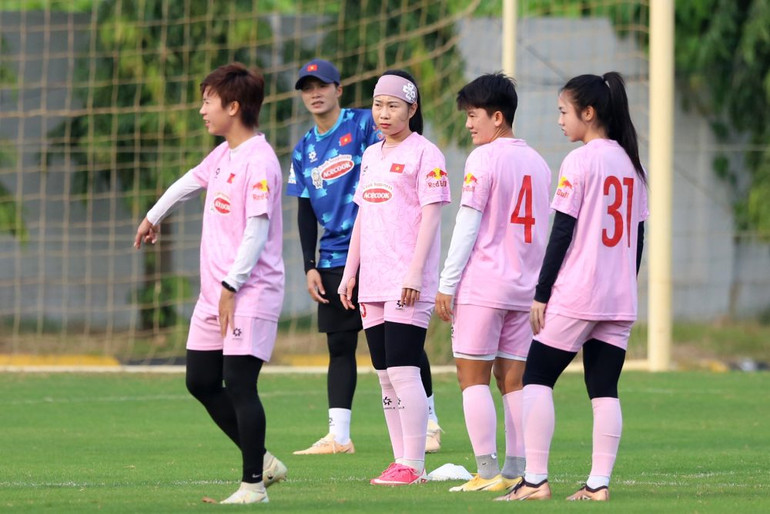 Tuyết Dung cùng các đồng đội nỗ lực nâng cao chuyên môn. (Ảnh: VFF) Tuyết Dung cùng các đồng đội nỗ lực nâng cao chuyên môn. (Ảnh: VFF)