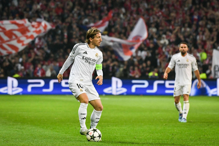 Modric đang phải gánh vác nhiệm vụ sáng tạo ở tuổi 39. (Ảnh: Getty) Modric đang phải gánh vác nhiệm vụ sáng tạo ở tuổi 39. (Ảnh: Getty)
