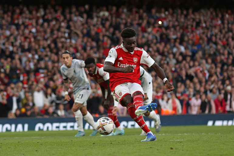 Saka có duyên ghi bàn tại Emirates, đặc biệt trước Liverpool. (Ảnh: Getty)
