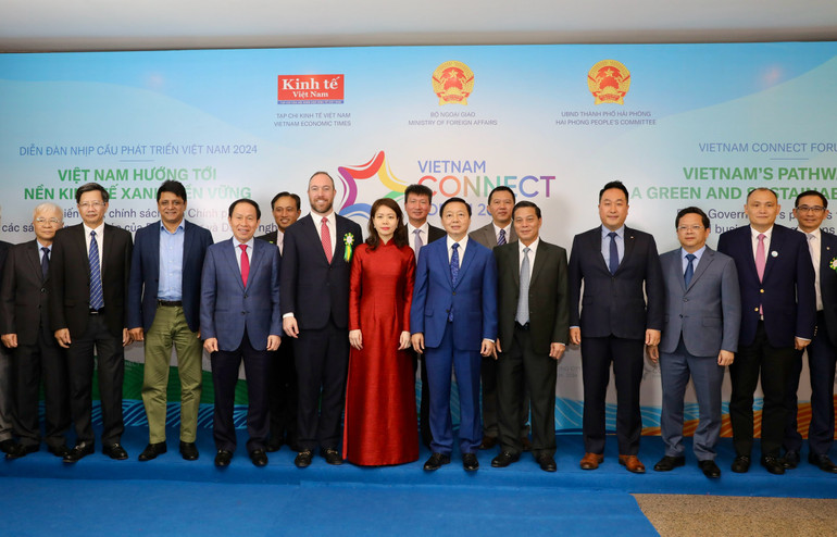 Các đại biểu tham dự diễn đàn.