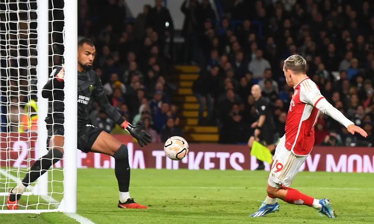 Trossard có duyên với mảnh lưới Chelsea. (Ảnh: The Guardian) Trossard có duyên với mảnh lưới Chelsea. (Ảnh: The Guardian)