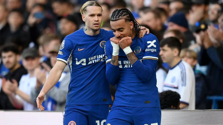 Gusto (phải) là cái tên mới nhất gia nhập danh sách chấn thương của Chelsea. (Ảnh: Football London) Gusto (phải) là cái tên mới nhất gia nhập danh sách chấn thương của Chelsea. (Ảnh: Football London)