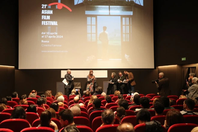 Giao lưu giữa đại diện các nước tại Liên hoan phim châu Á lần thứ 21. (Ảnh: Trường Dụy/TTXVN)