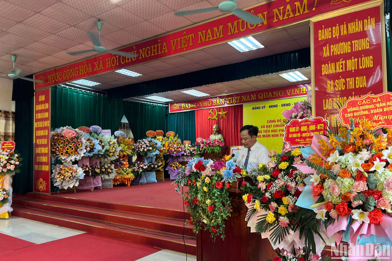 Đồng chí Phạm Việt Hùng, Chủ tịch Ủy ban nhân dân xã Phương Trung phát biểu tại buổi lễ. (Ảnh: LÊ CHÍ)