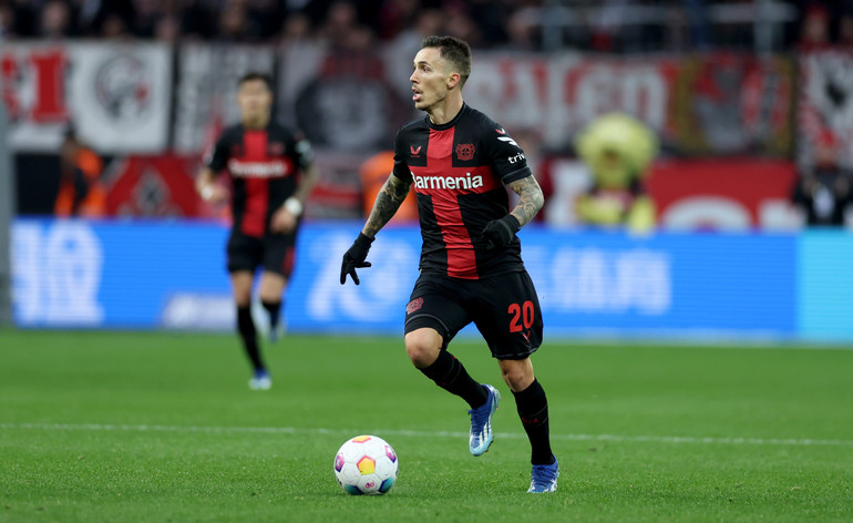 Grimaldo tỏa sáng trong màu áo Leverkusen. (Ảnh: Getty) Grimaldo tỏa sáng trong màu áo Leverkusen. (Ảnh: Getty)