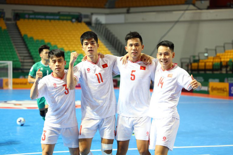 Niềm vui của futsal Việt Nam trong hiệp 1. (Ảnh: VFF)