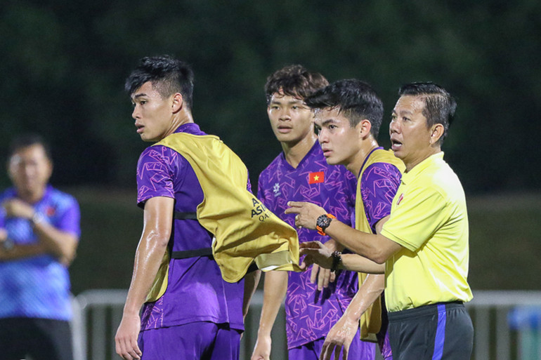 Buổi tập tối 22/4 của đội tuyển U23 Việt Nam. (Ảnh: VFF) Buổi tập tối 22/4 của đội tuyển U23 Việt Nam. (Ảnh: VFF)