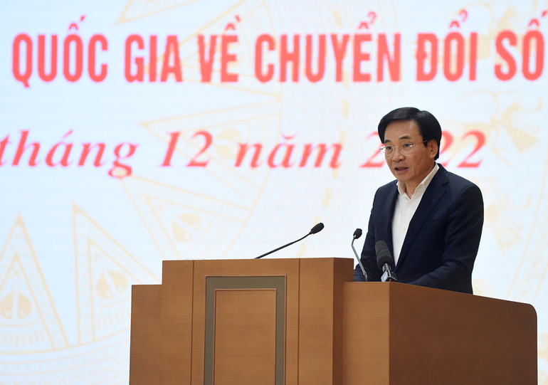 Bộ trưởng, Chủ nhiệm Văn phòng Chính phủ Trần Văn Sơn phát biểu.