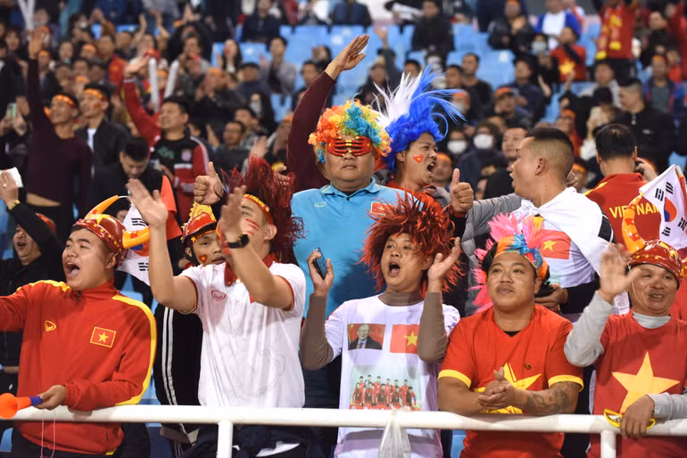 Sắc màu nơi khán đài. Sắc màu nơi khán đài.