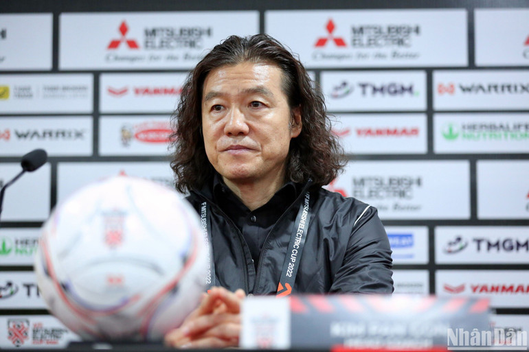 HLV Kim Pan Gon chia sẻ tại buổi họp báo. (Ảnh: TRẦN HẢI)