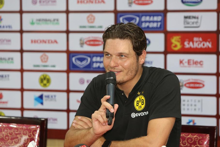 HLV Edin Terzic của Borussia Dortmund. (Ảnh: VFF)