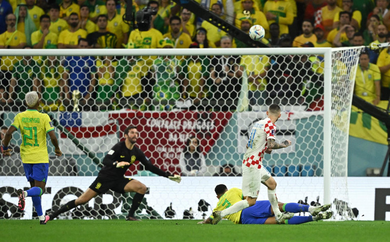 Croatia bỏ lỡ tình huống đáng chú ý cuối hiệp 2. (Ảnh: FIFA)