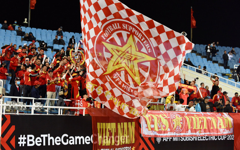 Hội cổ động viên đội tuyển Việt Nam.