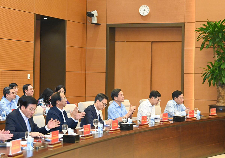 [Ảnh] Thủ tướng và Chủ tịch Quốc hội chủ trì hội nghị giữa Đảng đoàn Quốc hội với Ban Cán sự Đảng Chính phủ ảnh 2