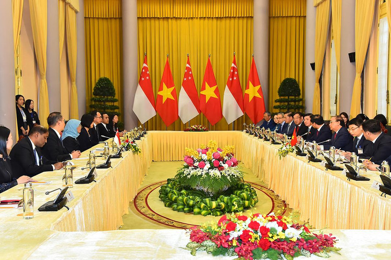 [Ảnh] Chủ tịch nước Nguyễn Xuân Phúc đón, hội đàm với Tổng thống Cộng hòa Singapore Halimah Yacob ảnh 5