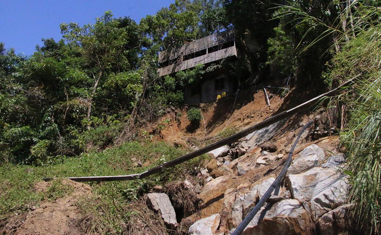 Đà Nẵng khẩn trương khắc phục sạt lở tại khu vực bán đảo Sơn Trà ảnh 8 Đà Nẵng khẩn trương khắc phục sạt lở tại khu vực bán đảo Sơn Trà ảnh 8