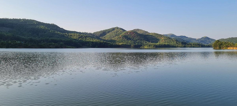 Hồ Lập Đinh thuộc xã Ngọc Thanh có thể khai thác làm du lịch. Hồ Lập Đinh thuộc xã Ngọc Thanh có thể khai thác làm du lịch.