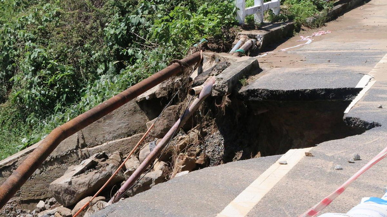Đà Nẵng khẩn trương khắc phục sạt lở tại khu vực bán đảo Sơn Trà ảnh 10 Đà Nẵng khẩn trương khắc phục sạt lở tại khu vực bán đảo Sơn Trà ảnh 10