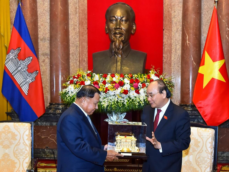 [Ảnh] Chủ tịch nước Nguyễn Xuân Phúc tiếp Chủ tịch Thượng viện Vương quốc Campuchia Samdech Say Chhum ảnh 9