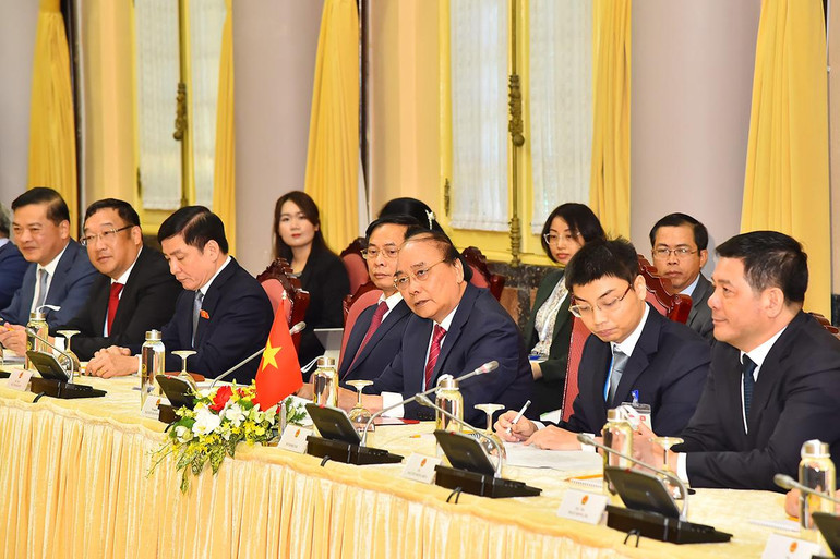 [Ảnh] Chủ tịch nước Nguyễn Xuân Phúc đón, hội đàm với Tổng thống Cộng hòa Singapore Halimah Yacob ảnh 6