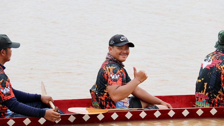 Vientiane: Sôi nổi lễ hội đua thuyền trên sông Mekong ảnh 15