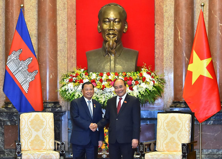 [Ảnh] Chủ tịch nước Nguyễn Xuân Phúc tiếp Chủ tịch Thượng viện Vương quốc Campuchia Samdech Say Chhum ảnh 1