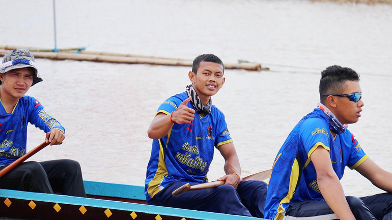 Vientiane: Sôi nổi lễ hội đua thuyền trên sông Mekong ảnh 16