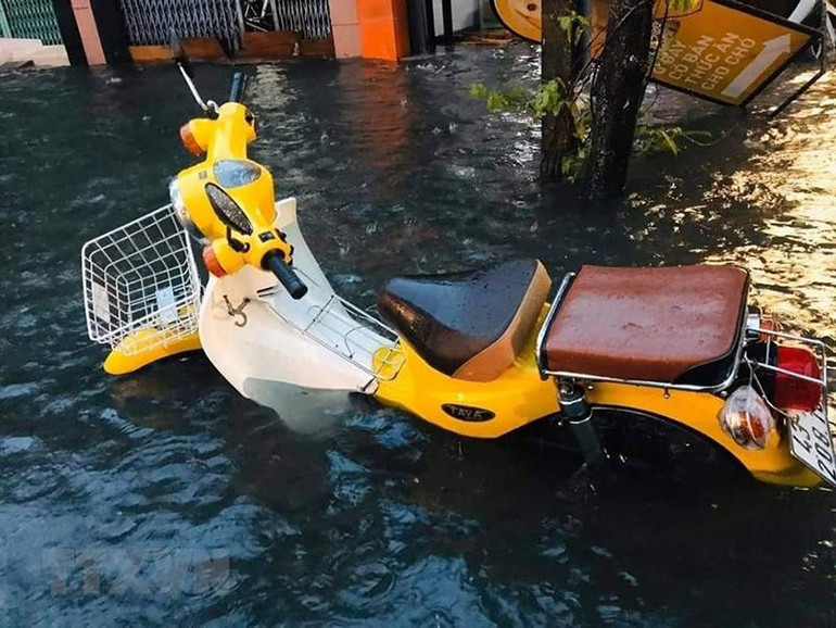 [Ảnh] Đà Nẵng: Mưa lớn kéo dài, nhiều tuyến đường ngập sâu trong nước ảnh 7