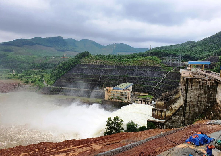 Các hồ các hồ thủy lợi, thủy điện trên địa bàn Thừa Thiên Huế đang tăng cường vận hành bảo đảm an toàn vùng hạ du.