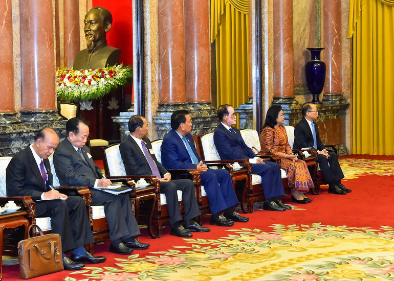 [Ảnh] Chủ tịch nước Nguyễn Xuân Phúc tiếp Chủ tịch Thượng viện Vương quốc Campuchia Samdech Say Chhum ảnh 7