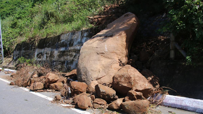 Đà Nẵng khẩn trương khắc phục sạt lở tại khu vực bán đảo Sơn Trà ảnh 4 Đà Nẵng khẩn trương khắc phục sạt lở tại khu vực bán đảo Sơn Trà ảnh 4