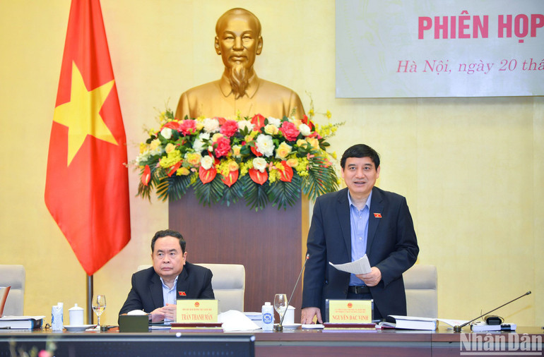 Chủ nhiệm Ủy ban Văn hóa, Giáo dục Nguyễn Đắc Vinh phát biểu.