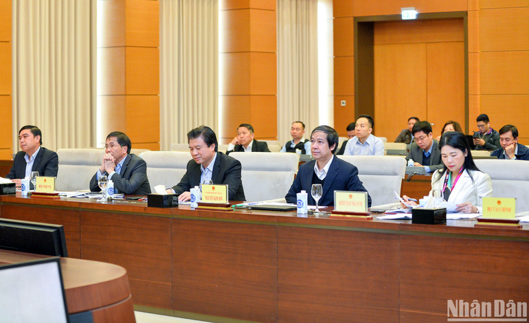 Các đại biểu tham dự phiên họp.