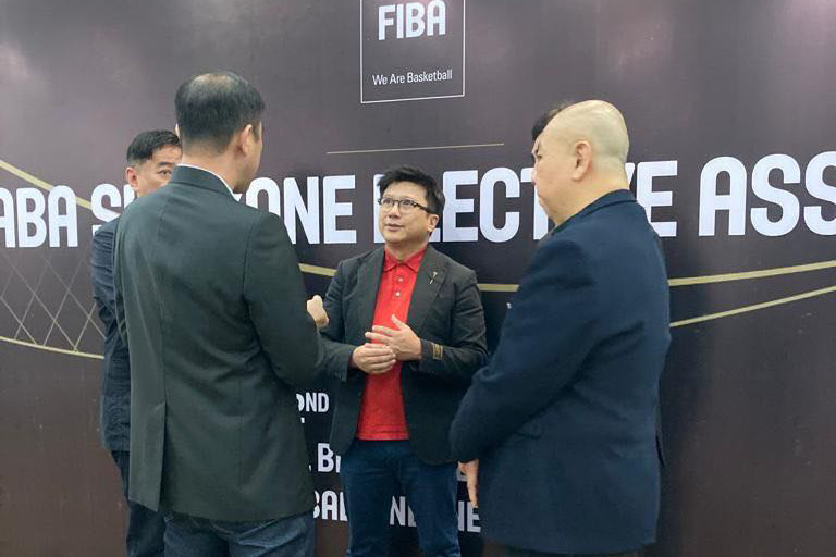 Tân Chủ tịch SEABA trao đổi cùng các thành viên Ban thường vụ.