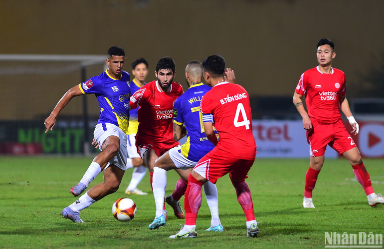 Hà Nội vươn lên dẫn trước ở phút 68.