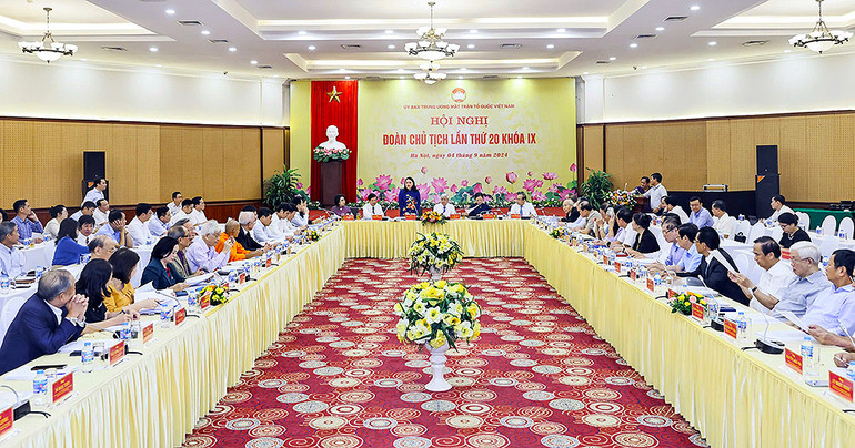 Đồng chí Nguyễn Thị Thu Hà phát biểu ý kiến tại Hội nghị.